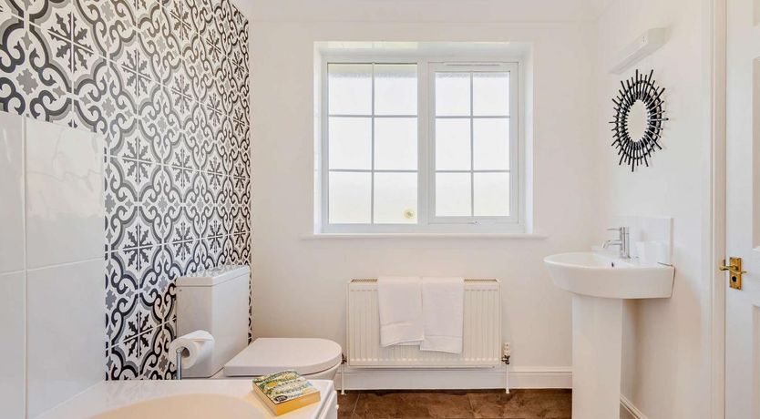 Photo of 5 Bed in Dovedale