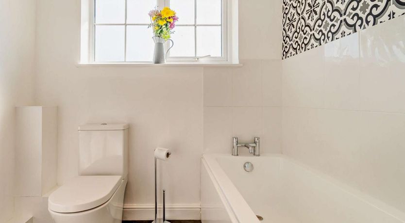 Photo of 5 Bed in Dovedale