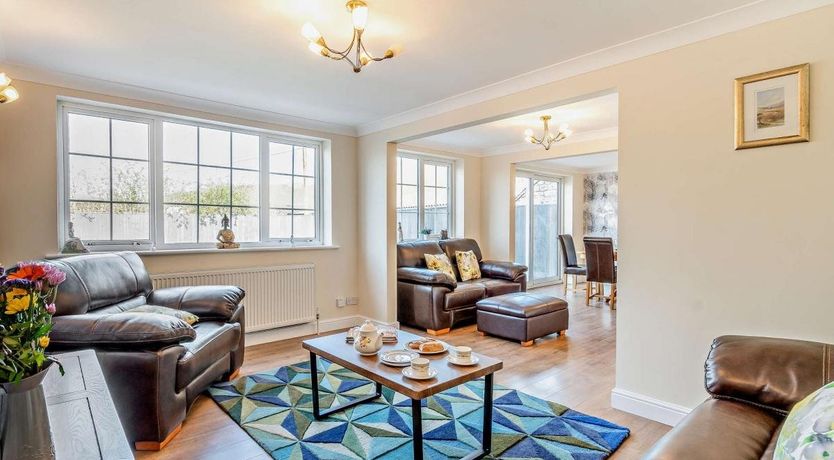 Photo of 5 Bed in Dovedale