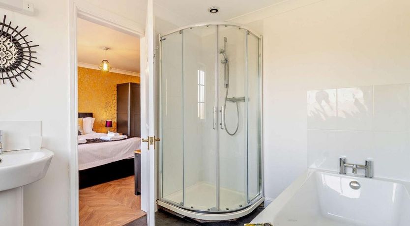 Photo of 5 Bed in Dovedale