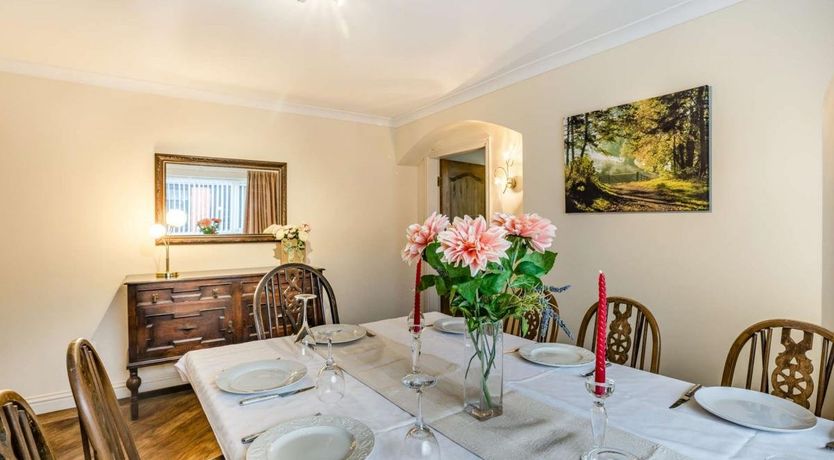 Photo of 4 Bed in Rhos on Sea