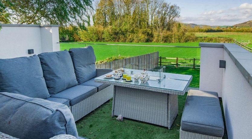 Photo of 4 Bed in Biddisham