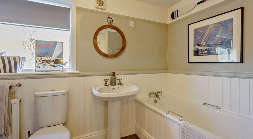 Photo of 2 Bed in Cowes