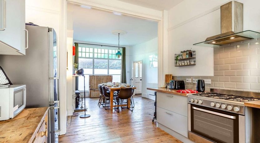 Photo of 4 Bed in Mortehoe