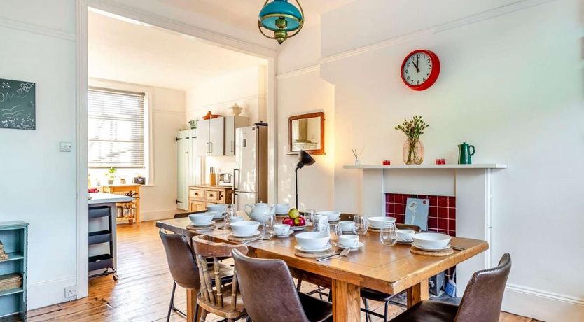 Photo of 4 Bed in Mortehoe