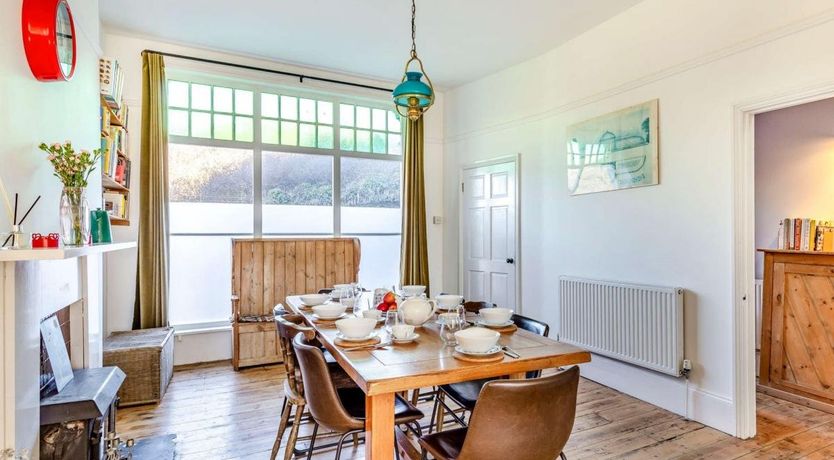 Photo of 4 Bed in Mortehoe