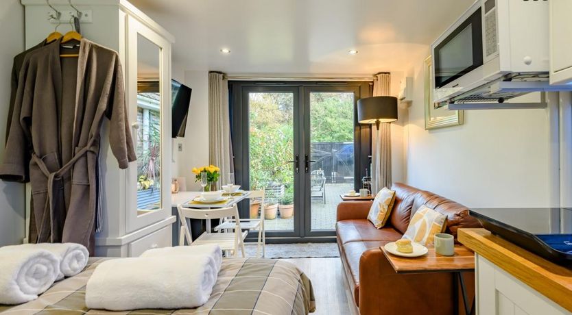 Photo of 1 Bed in Highcliffe