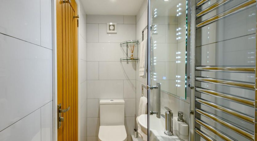 Photo of 1 Bed in Highcliffe