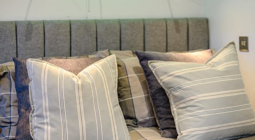 Photo of 1 Bed in Highcliffe