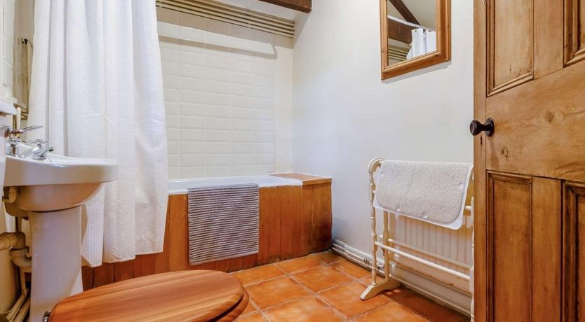 Photo of 2 Bed in Llantilio Pertholey