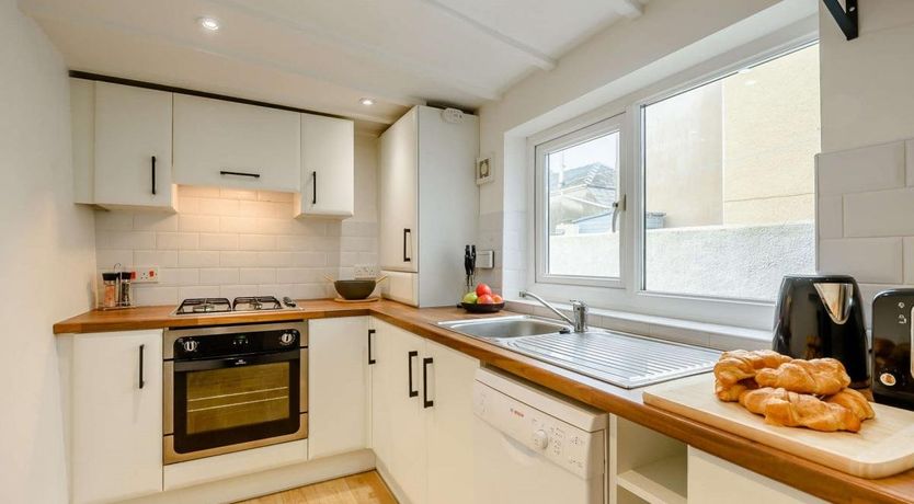 Photo of 3 Bed in Tenby