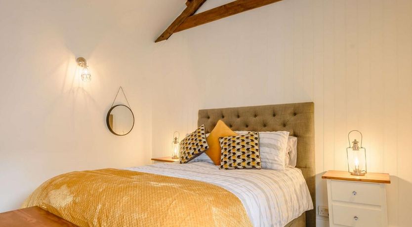 Photo of 3 Bed in Tenby