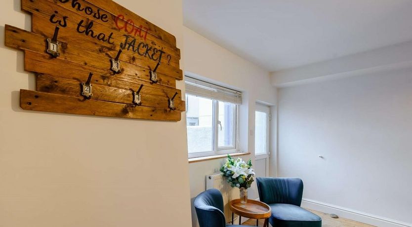 Photo of 3 Bed in Tenby