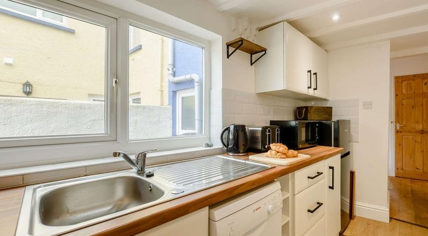 Photo of 3 Bed in Tenby