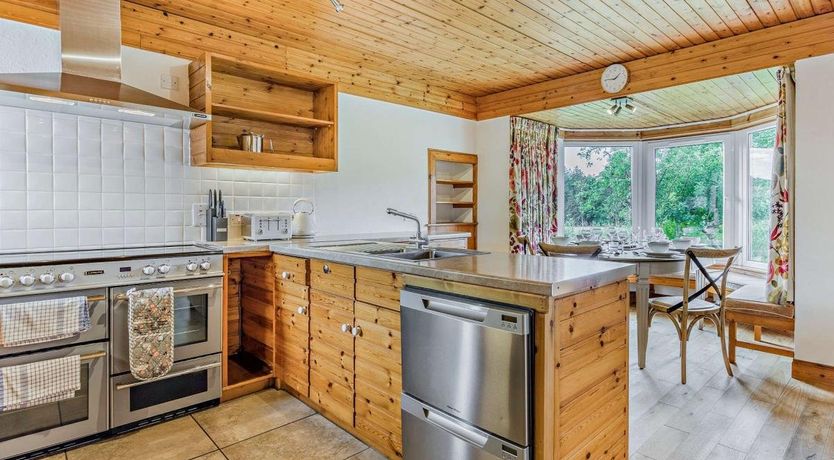 Photo of 5 Bed in Dunkeld