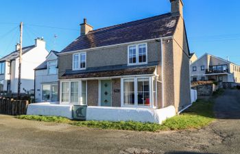 Bryn Tirion - Rhosneigr Holiday Cottage