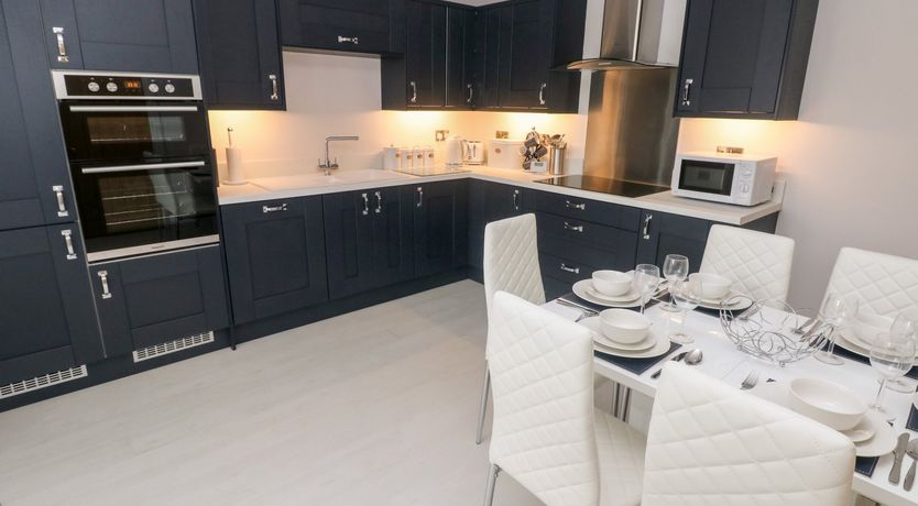 Photo of LunaRoxx, 6 Meadow Gardens, Kilgetty