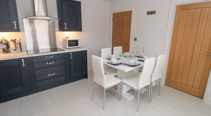 Photo of LunaRoxx, 6 Meadow Gardens, Kilgetty