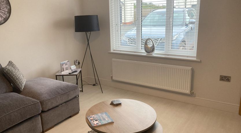 Photo of LunaRoxx, 6 Meadow Gardens, Kilgetty