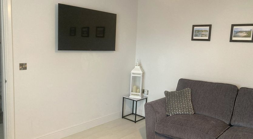 Photo of LunaRoxx, 6 Meadow Gardens, Kilgetty