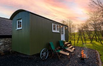 The Pleasant Hut at MountPleasant Farm Holiday Cottage