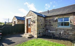 Photo of Dunlin Cottage - Lucker Steadings