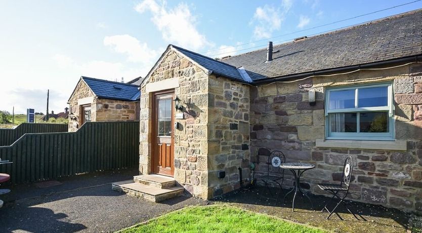 Photo of Dunlin Cottage - Lucker Steadings