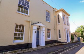 The Middle House Holiday Cottage