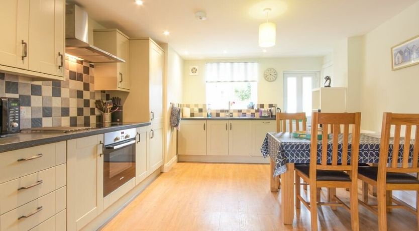 Photo of Schooner Court No2