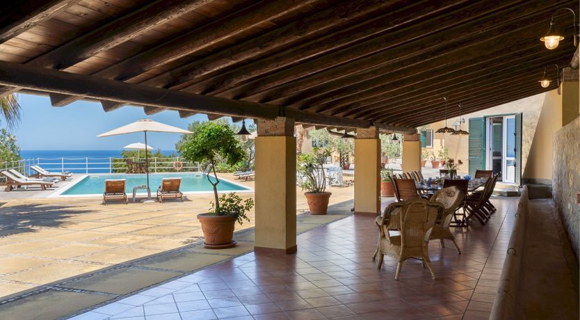 Photo of Prosecco on the Pebbles