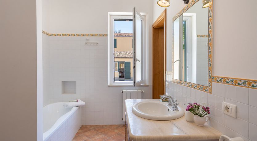 Photo of Prosecco on the Pebbles