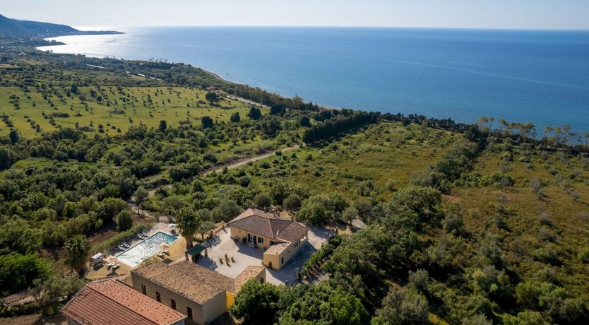 Photo of Prosecco on the Pebbles