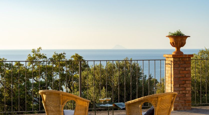 Photo of Prosecco on the Pebbles