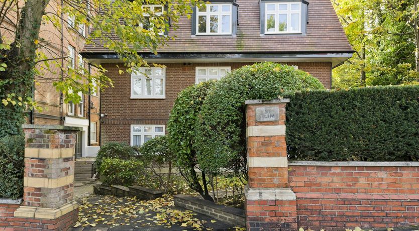 Photo of Hampstead Hedgerow