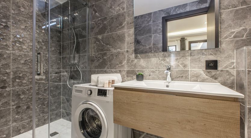 Photo of Le Vieux Monde