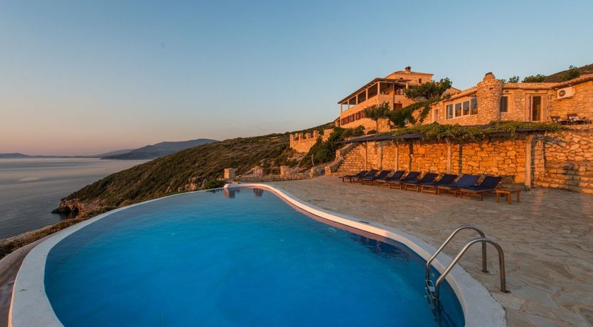 Photo of The Legend of Luxury