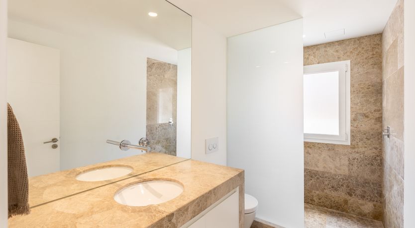 Photo of The Pearlescent King