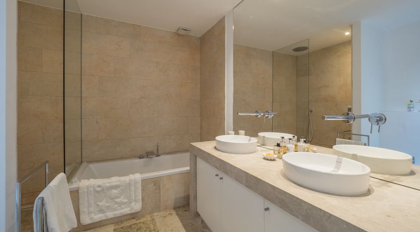 Photo of The Pearlescent King