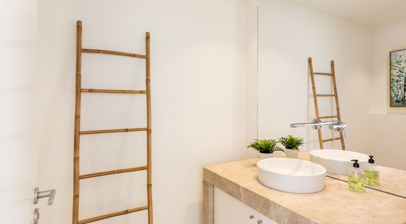 Photo of The Pearlescent King