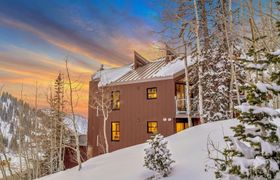 White Timberline Holiday Home