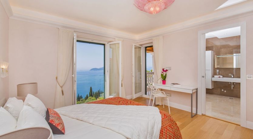 Photo of Land of a Thousand Islands