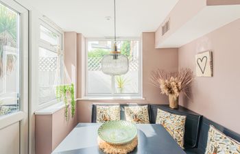 Clapham Calm Holiday Cottage