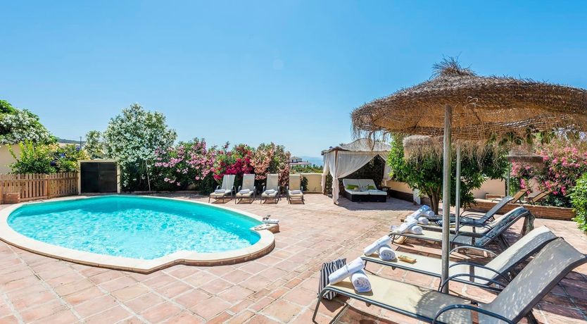 Photo of On Hibiscus Hilltop