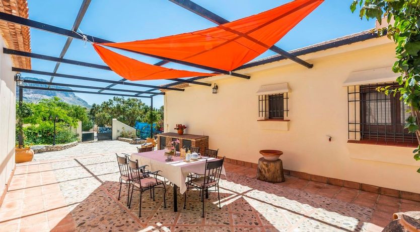 Photo of On Hibiscus Hilltop