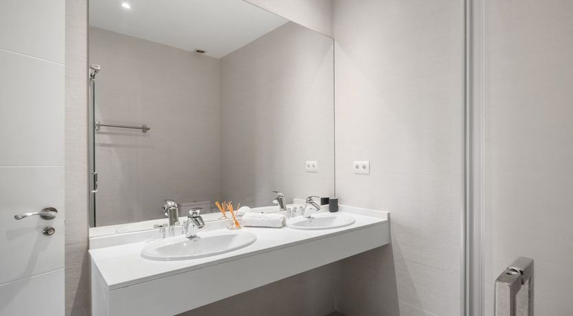 Photo of Shades of Salamanca