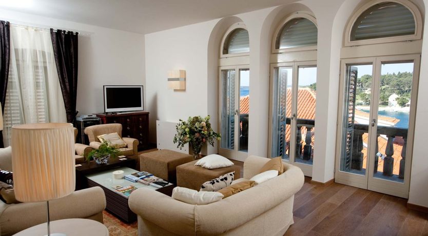 Photo of The Town's Crown