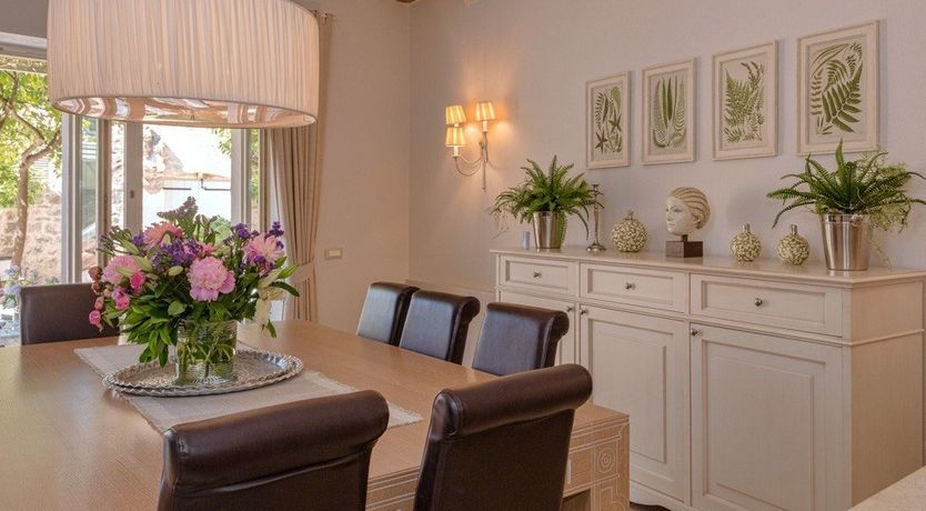 Photo of The Town's Crown