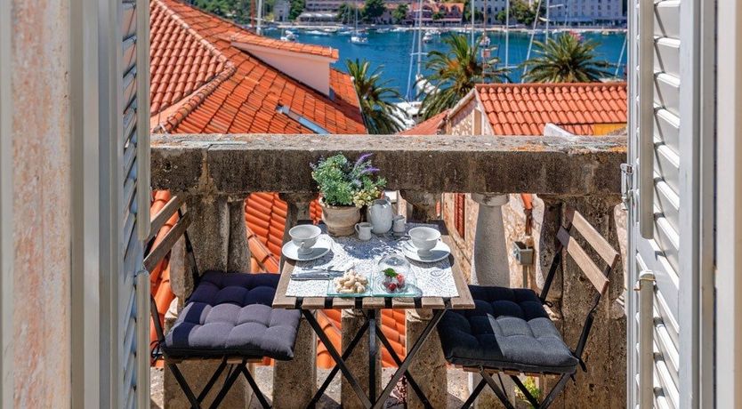 Photo of The Town's Crown