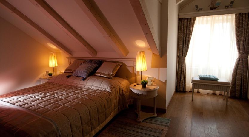 Photo of The Town's Crown