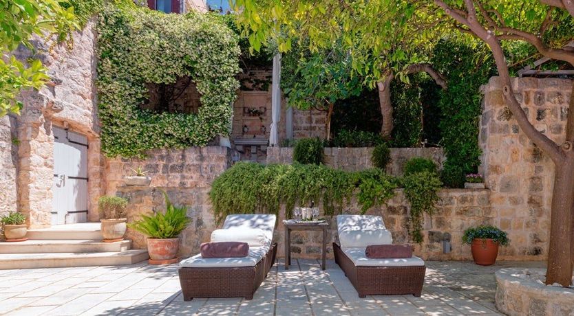 Photo of The Town's Crown